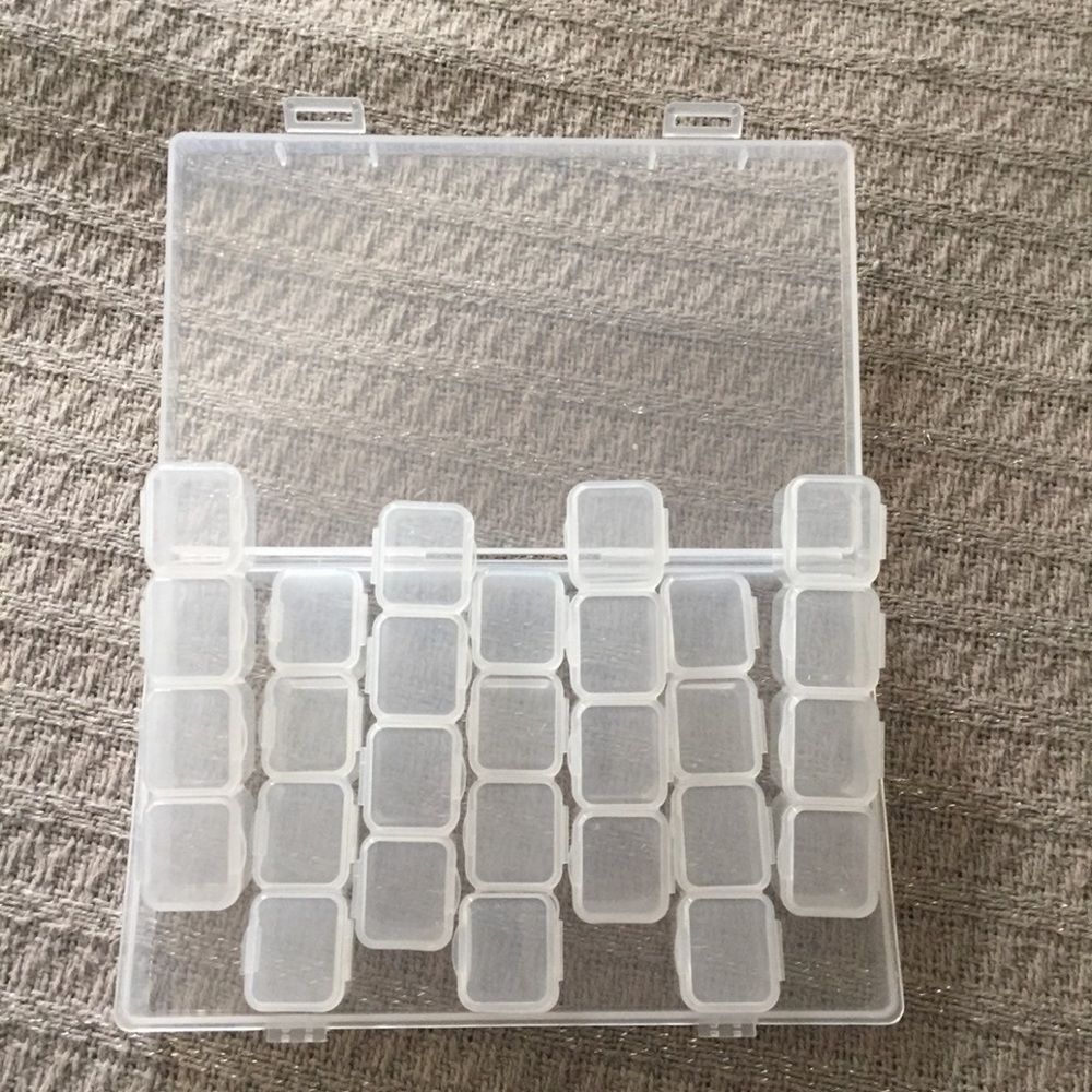 New 28 Slots Storage Box - Picture 2 of 4